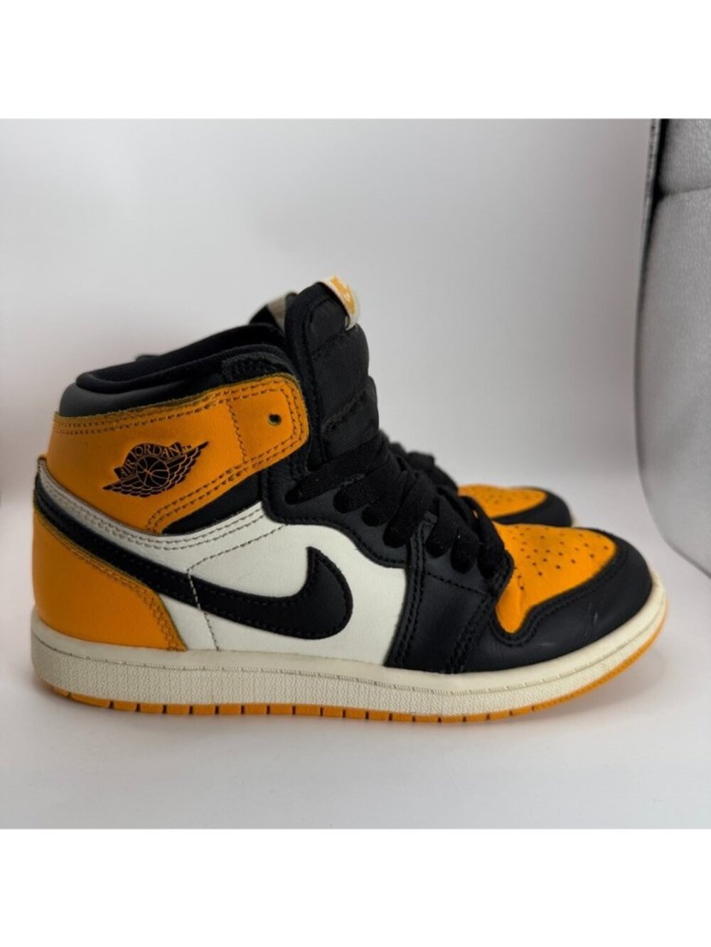 Nike Air Jordan 1 Retro High OG Taxi Sneakers Youth 2.5 Yellow Black White